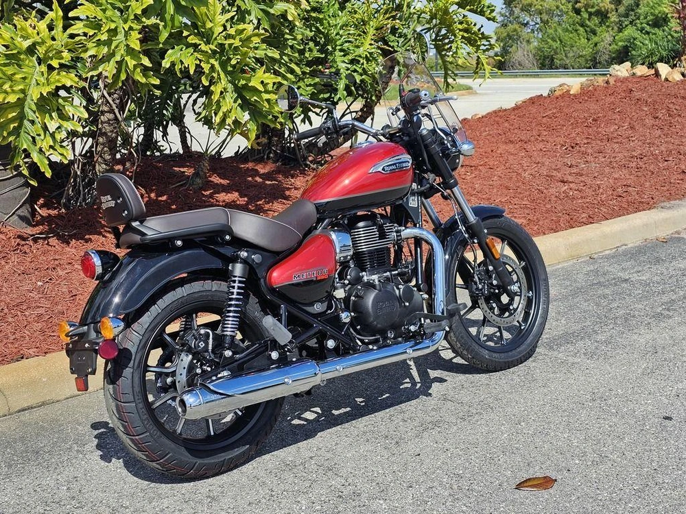2024 Royal Enfield Meteor 350 Supernova Red