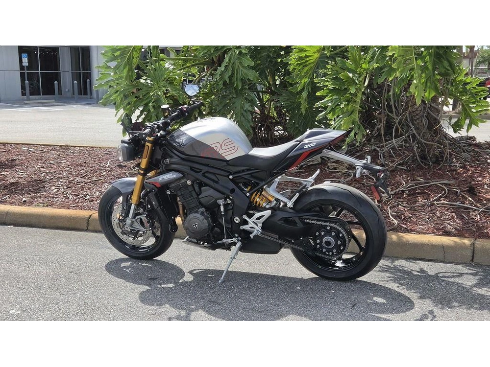2026 Triumph Speed Triple 1200 Rs Granite/diablo Red
