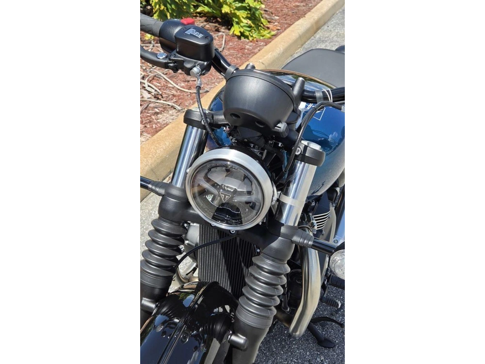 2026 Triumph Bonneville Bobber Interstellar Blue