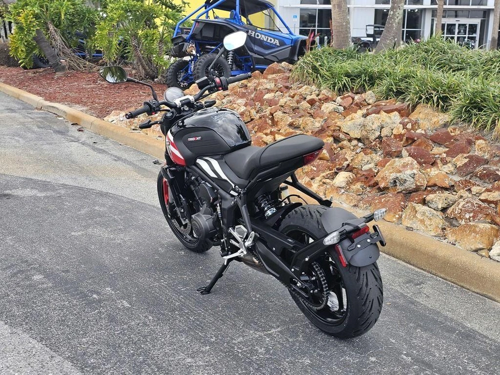 2025 Triumph Trident 660 Diablo Red/sapphire Black