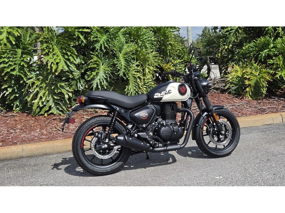 2027 Royal Enfield Hunter 350 Tokyo Black