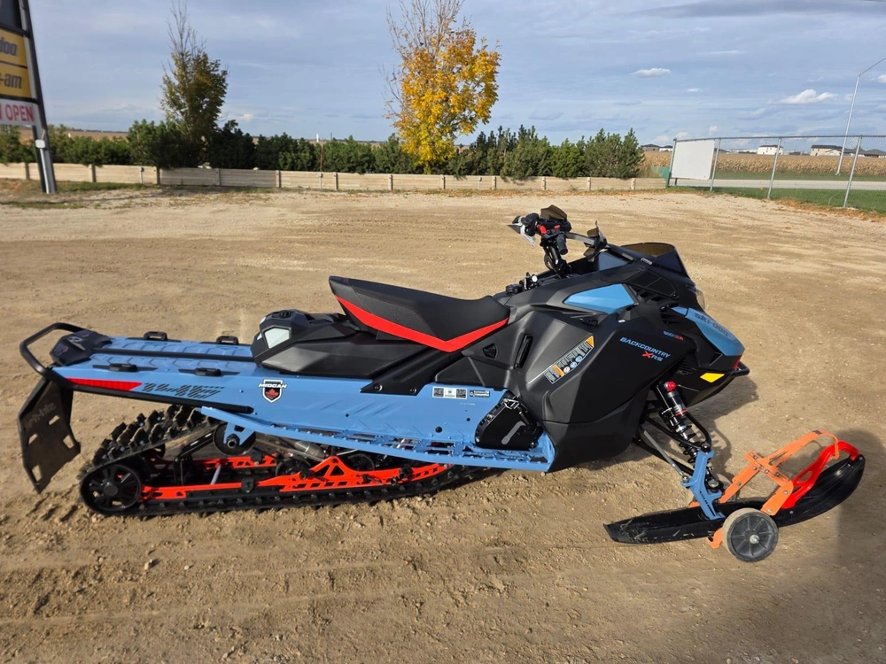2026 Ski-doo Backcountry X-rs 146 (43") 850 E-tec Turbo R Storm 150 1.5" Shot W/ 10.25" Touchscreen