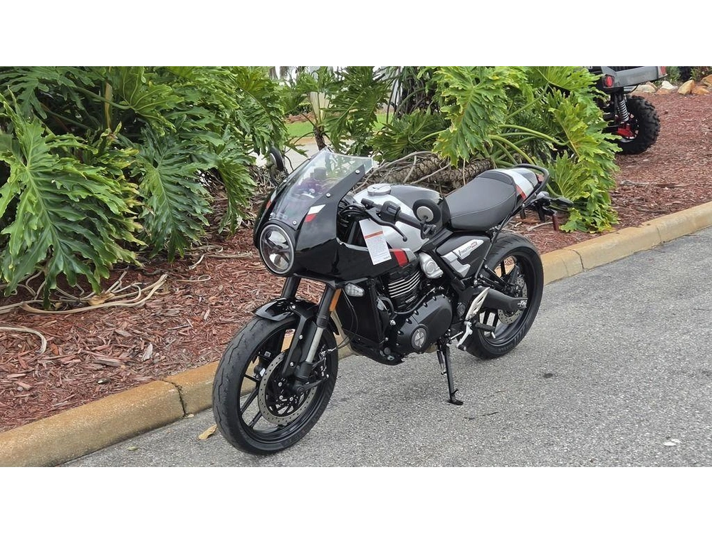 2026 Triumph Thruxton 400 Phantom Black / Aluminium Silver