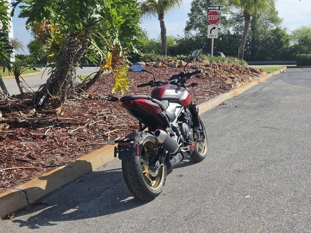 2026 Triumph Trident 800 Carnival Red