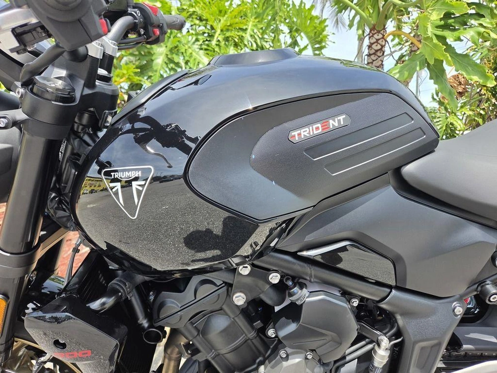2026 Triumph Trident 800 Jet Black