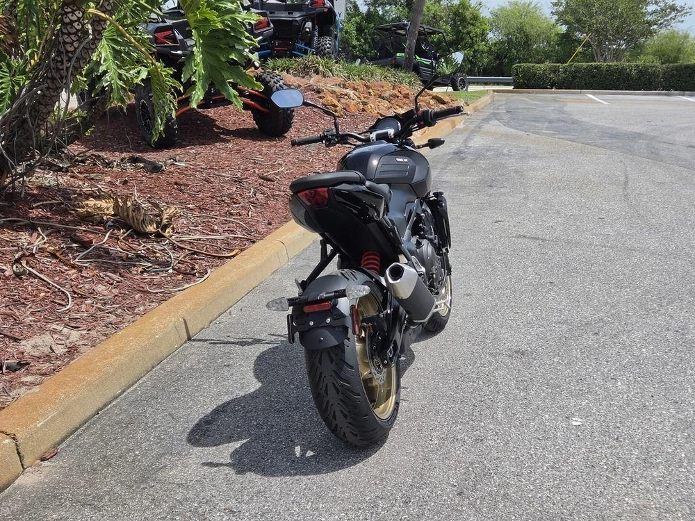2026 Triumph Trident 800 Jet Black