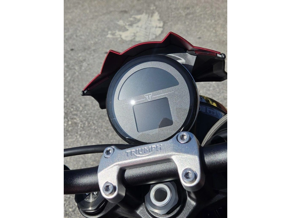 2026 Triumph Trident 800 Carnival Red