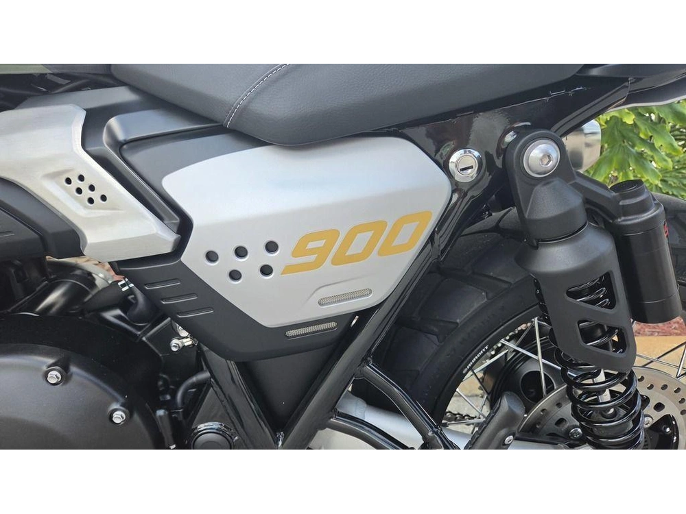 2026 Triumph Scrambler 900 Matt Khaki Green