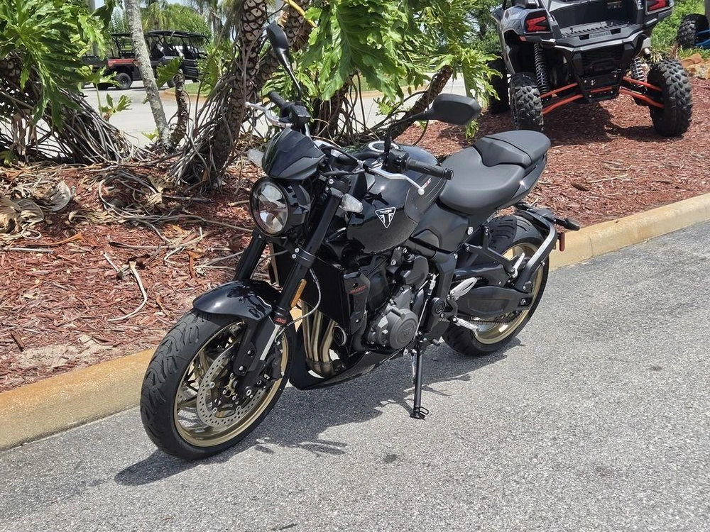 2026 Triumph Trident 800 Jet Black