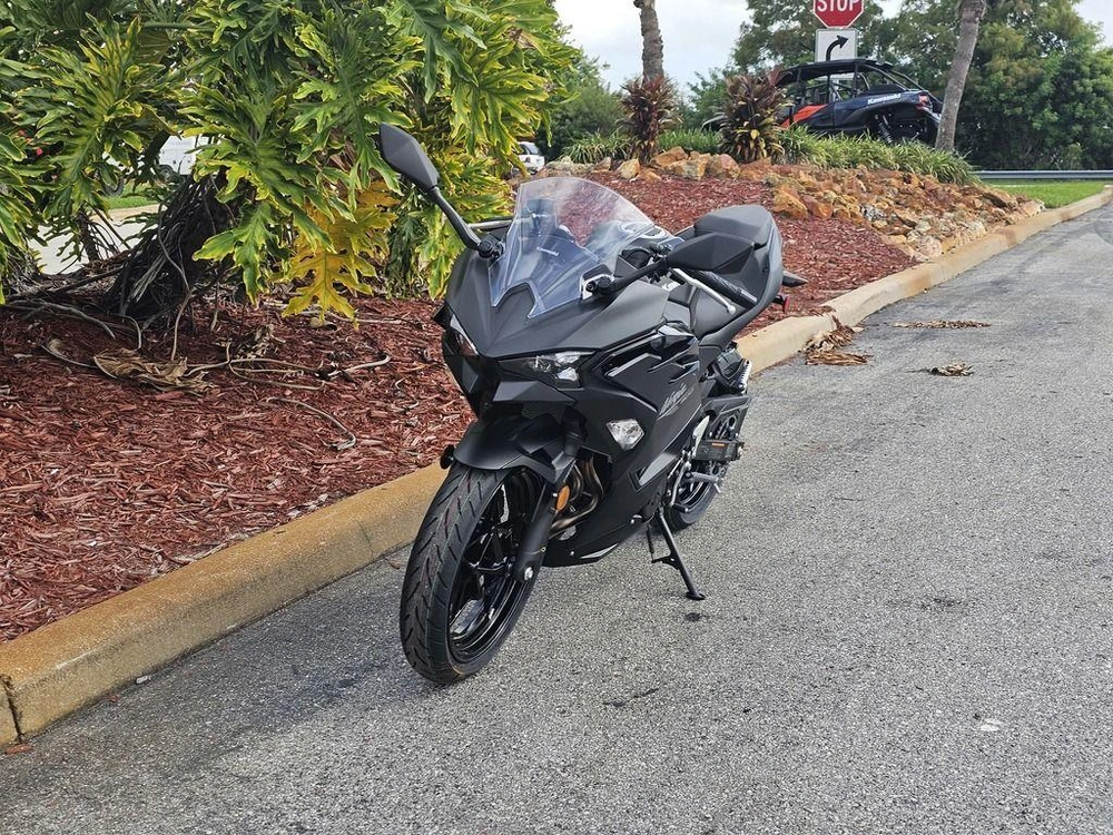 2026 Kawasaki Ninja® 500 Metallic Flat Spark Black