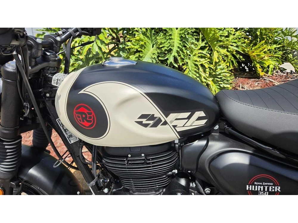 2027 Royal Enfield Hunter 350 Tokyo Black