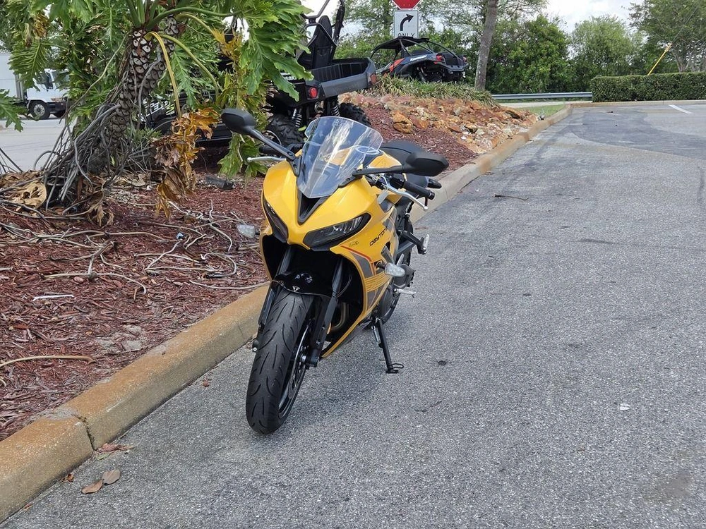 2026 Triumph Daytona 660 Cosmic Yellow / Sapphire Black