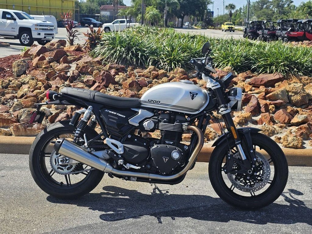 2025 Triumph Speed Twin 1200 Aluminum Silver