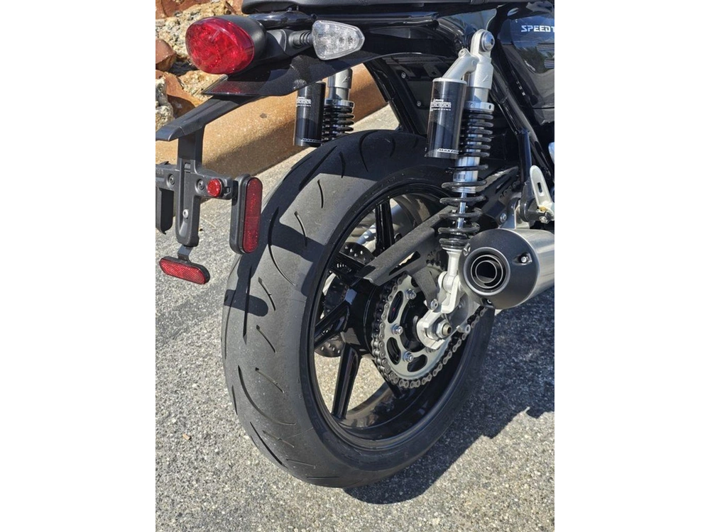 2025 Triumph Speed Twin 1200 Aluminum Silver