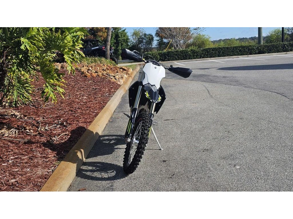 2026 Triumph Tf 250-c Jet Black/ Pure White