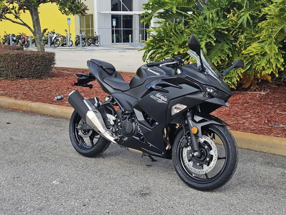 2026 Kawasaki Ninja® 500 Metallic Flat Spark Black