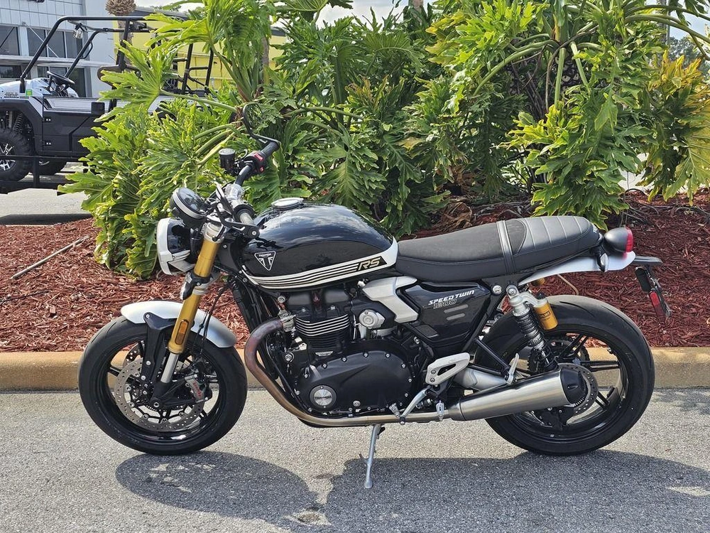 2025 Triumph Speed Twin 1200 Rs Sapphire Black