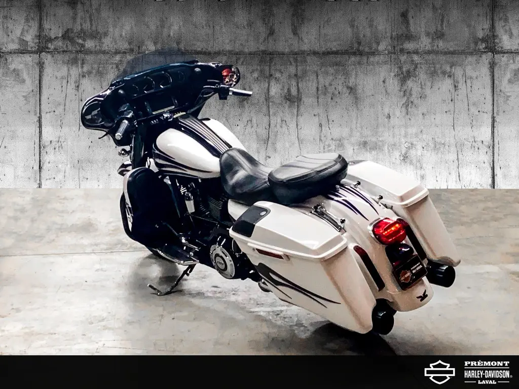 Harley-Davidson CVO Street GlideFLHXSE 2016