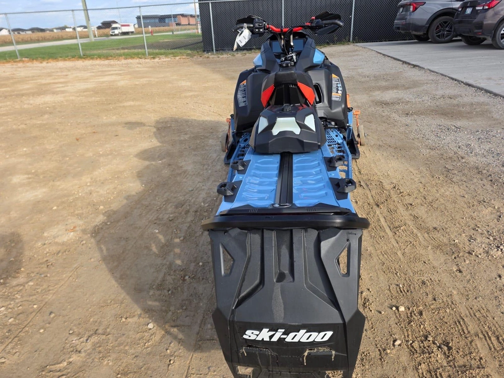 2026 Ski-doo Backcountry X-rs 146 (43") 850 E-tec Turbo R Storm 150 1.5" Shot W/ 10.25" Touchscreen