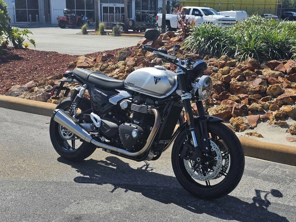 2025 Triumph Speed Twin 1200 Aluminum Silver