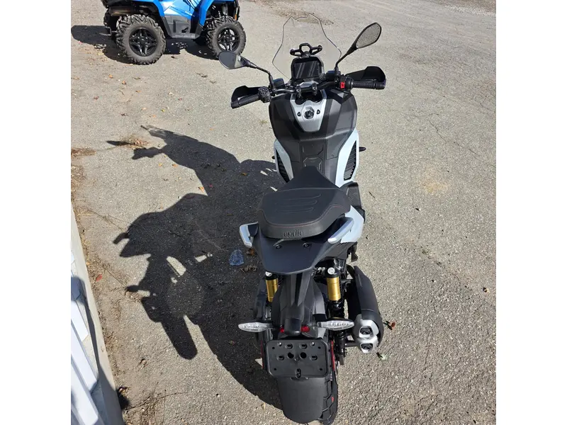 Aprilia SR GT 400 2027