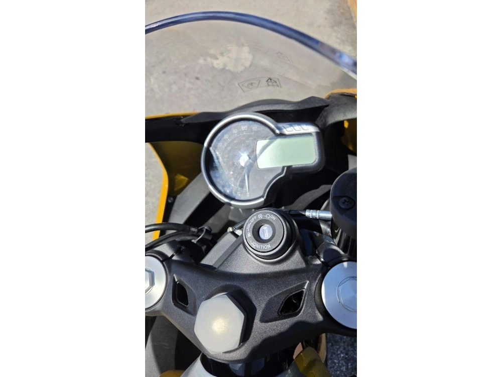 2026 Triumph Thruxton 400 Metallic Racing Yellow / Aluminium Silver
