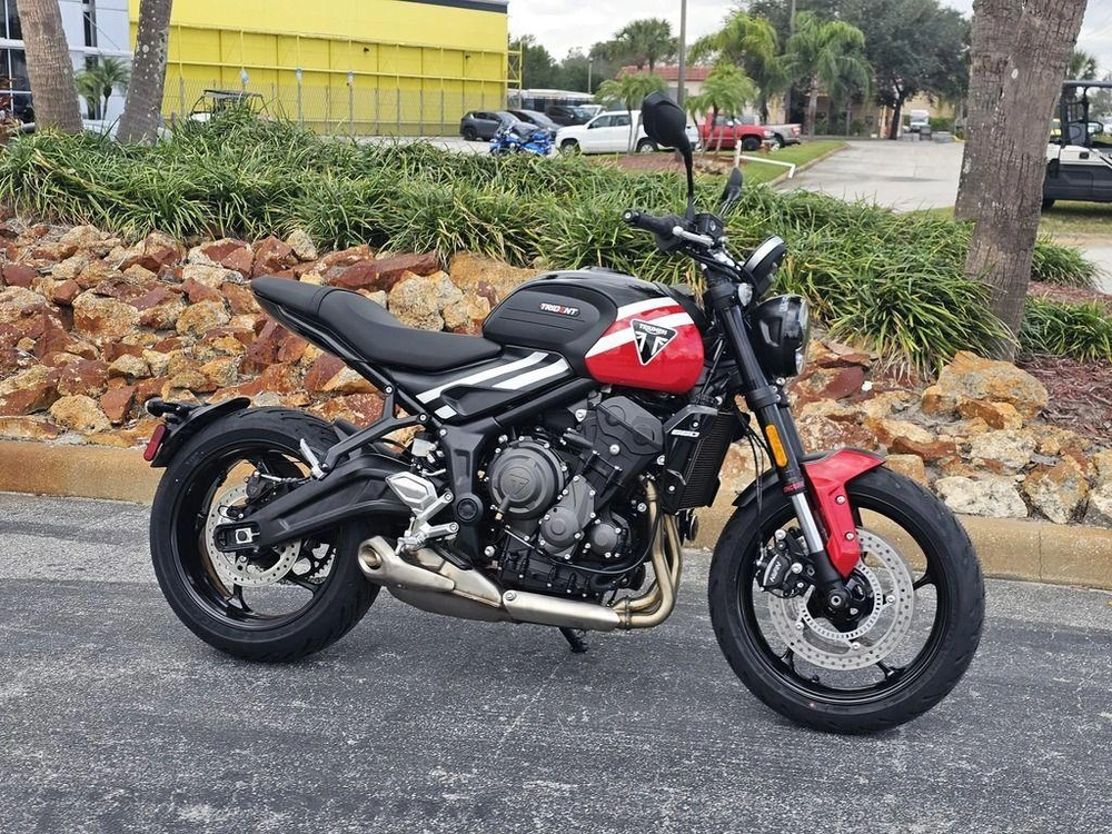 2025 Triumph Trident 660 Diablo Red/sapphire Black