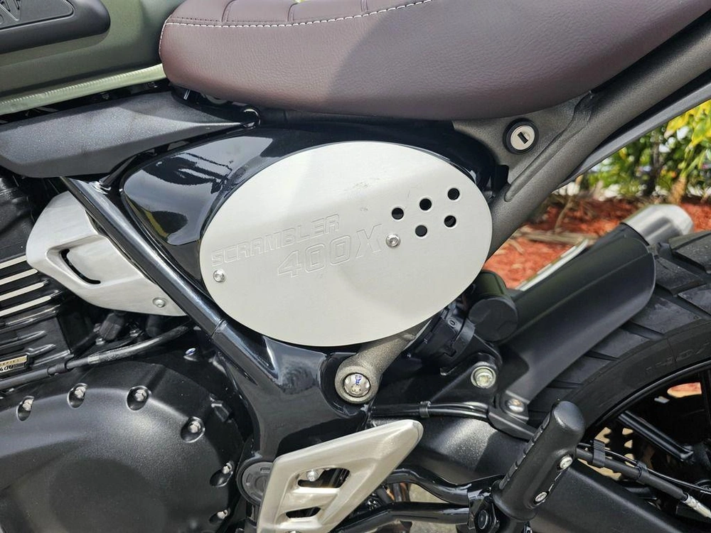 2026 Triumph Scrambler 400 X Matte Khaki Green/matte Fusion White