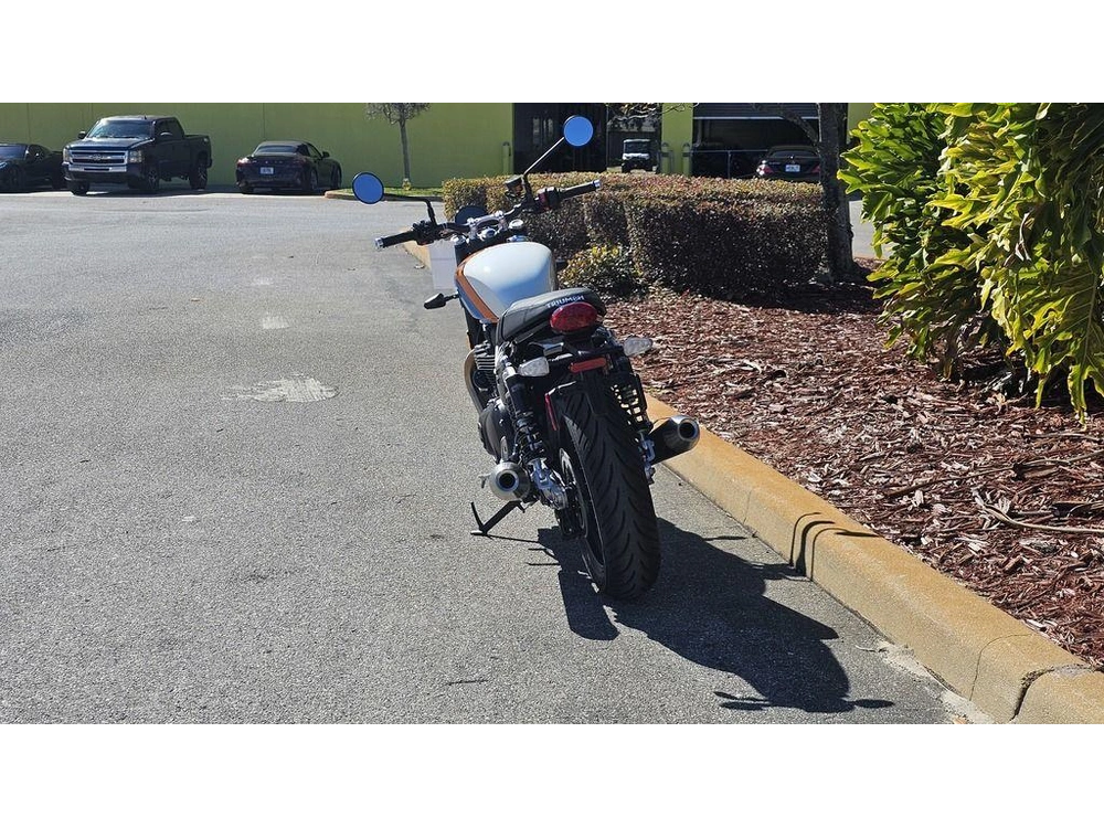 2026 Triumph Speed Twin 900 Pure White/maui Blue/tangerine Orange