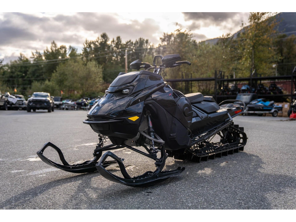 2026 Ski-doo Summit X 154 3" 850 Etec 10.25 Screen With Shot (black)