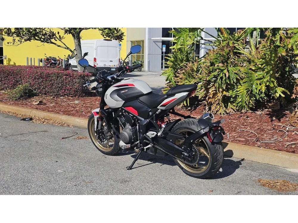 2026 Triumph Trident 800 Ash Grey