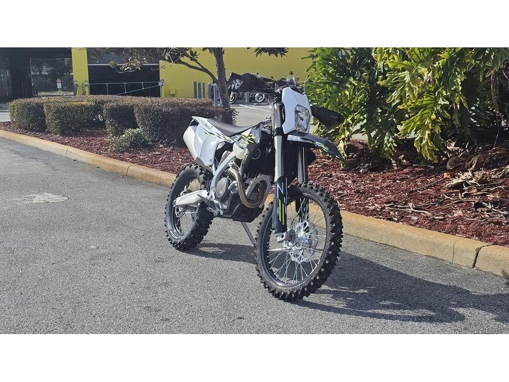 2026 Triumph Tf 450-e Jet Black/pure White