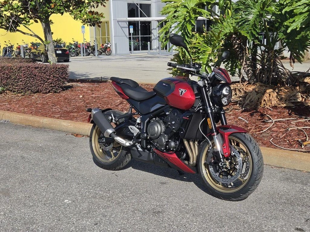 2026 Triumph Trident 800 Carnival Red