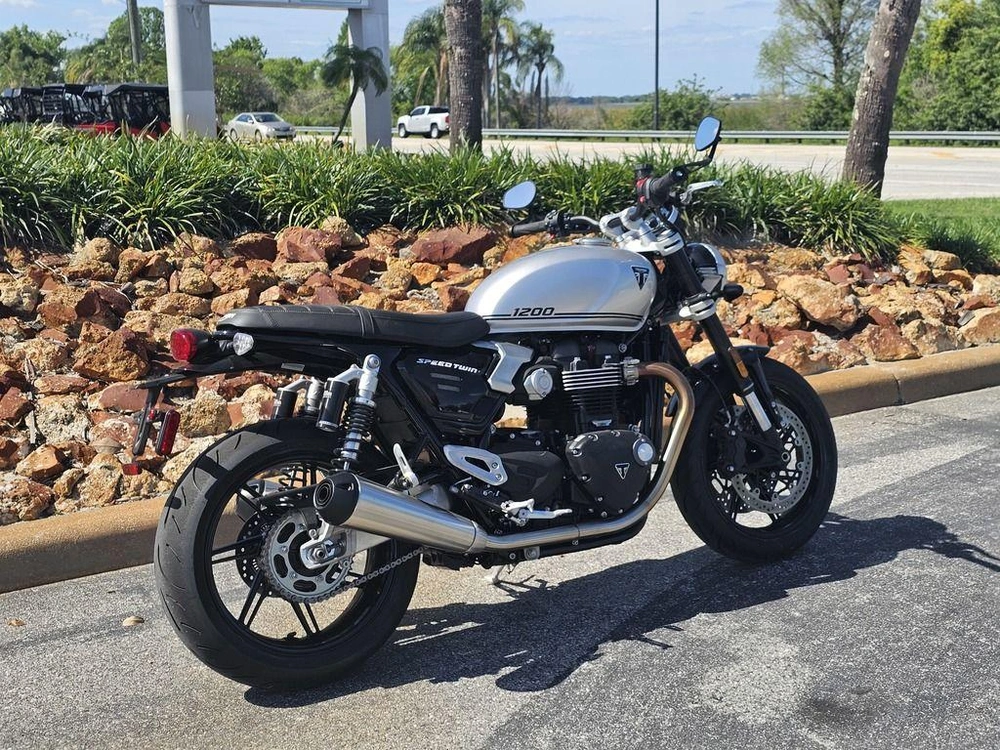 2025 Triumph Speed Twin 1200 Aluminum Silver