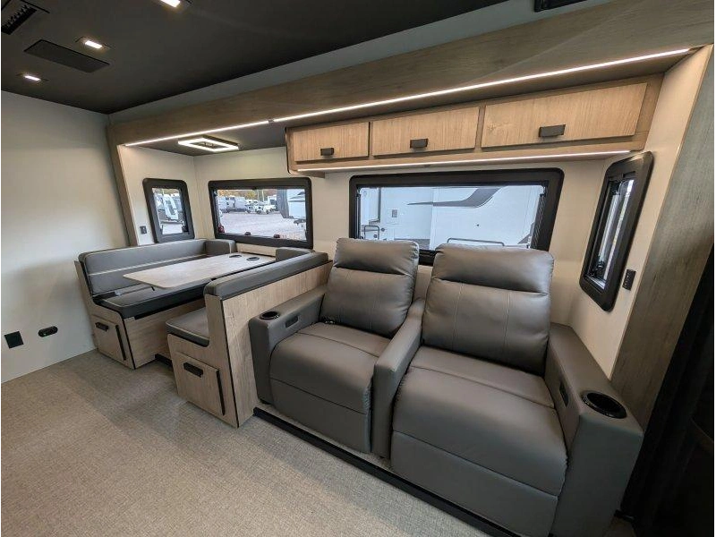 Grand Design Lineage 30dc 2027