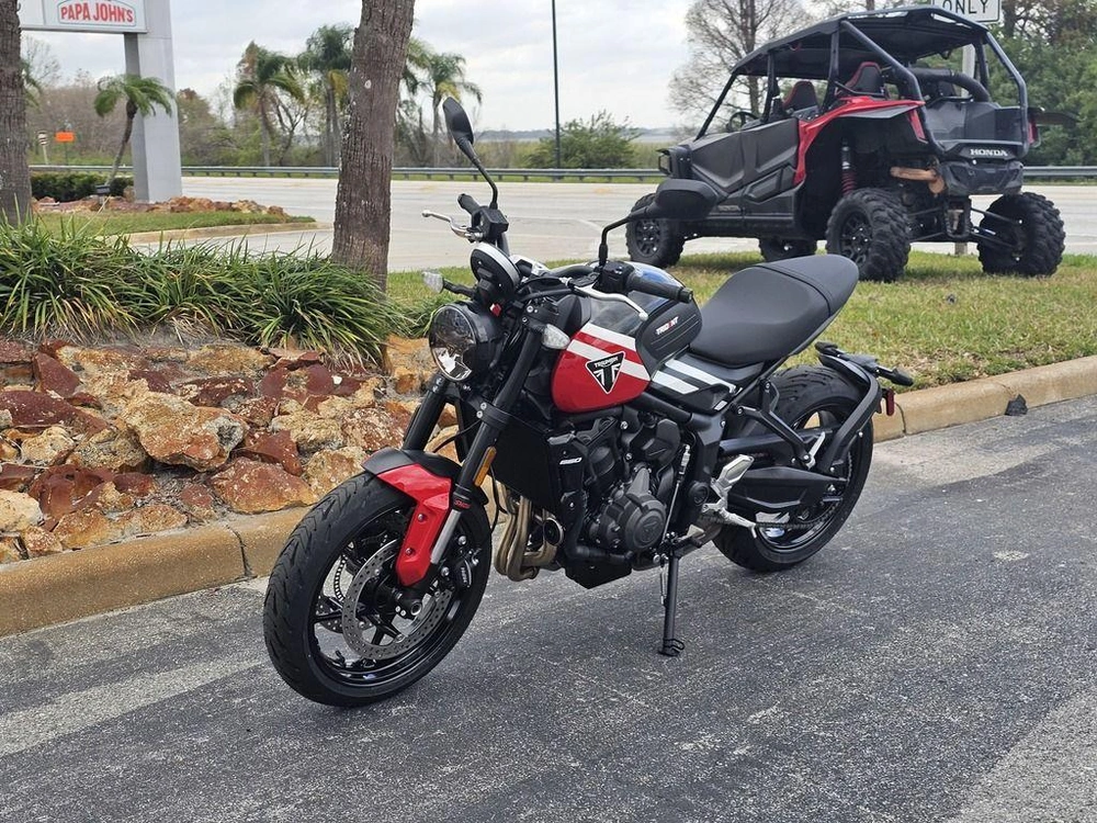 2025 Triumph Trident 660 Diablo Red/sapphire Black
