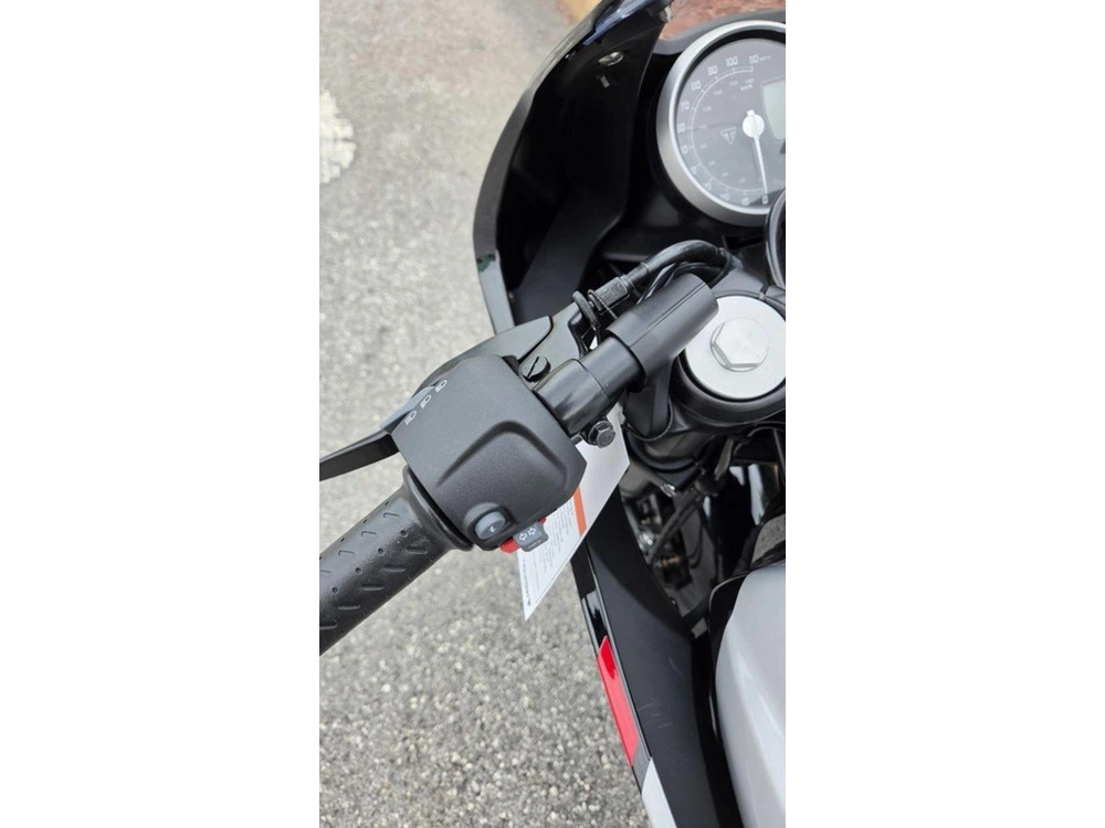 2026 Triumph Thruxton 400 Phantom Black / Aluminium Silver