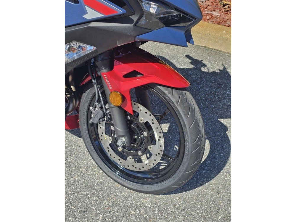 2026 Kawasaki Ninja® 500 Abs Metallic Matte Twilight Blue
