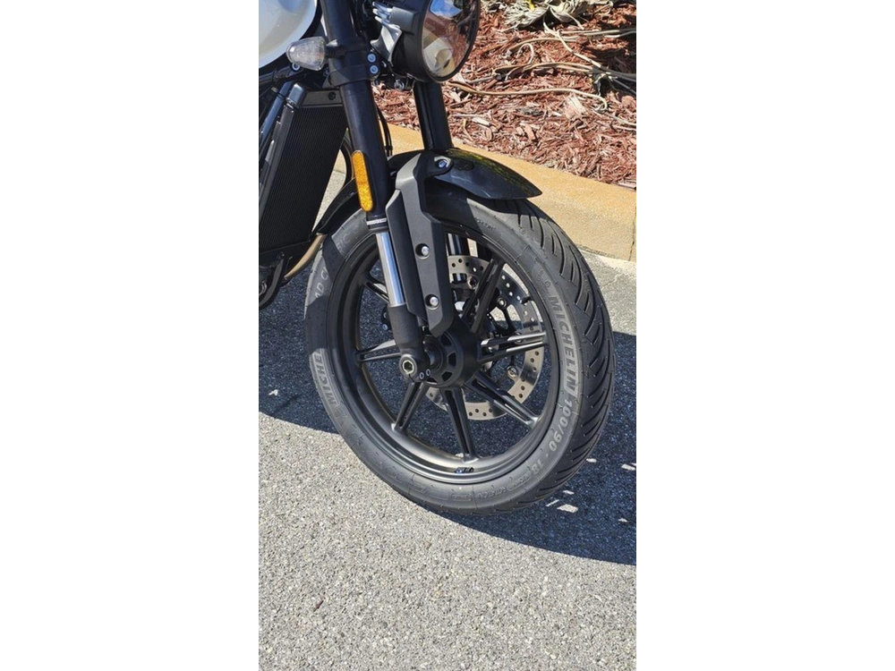 2026 Triumph Speed Twin 900 Pure White/maui Blue/tangerine Orange