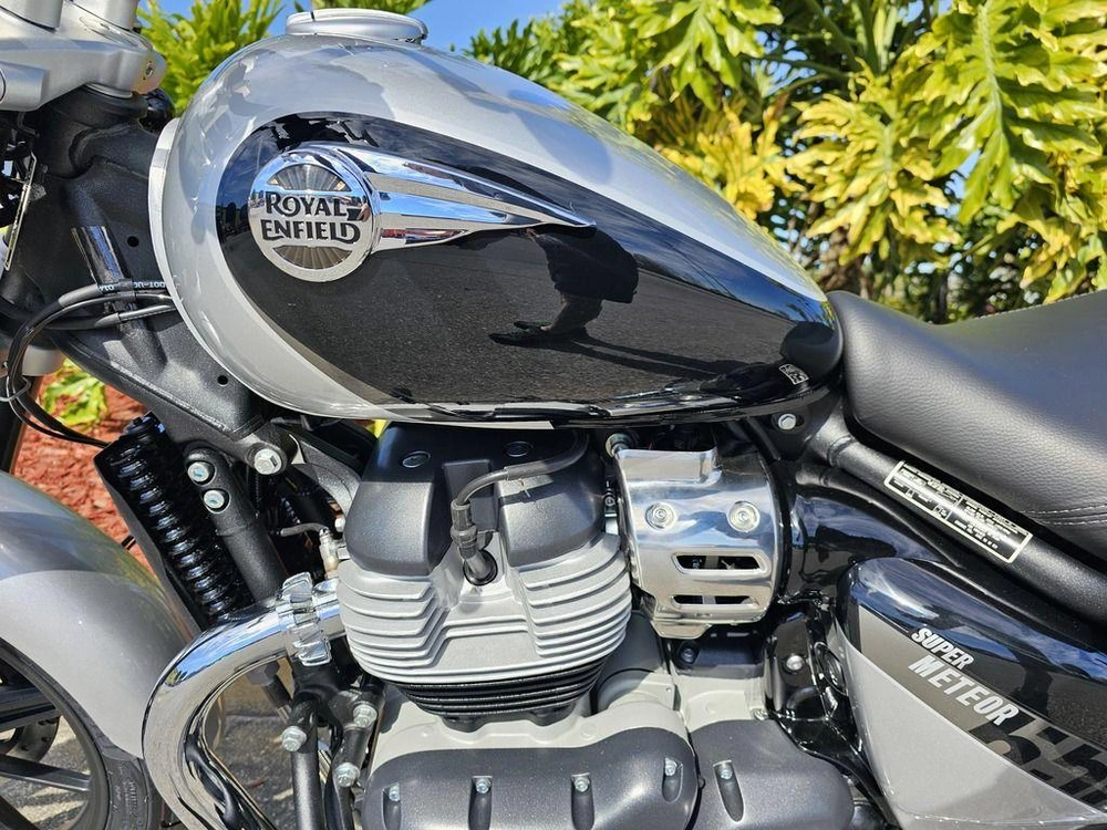 2024 Royal Enfield Super Meteor 650 Interstellar Grey