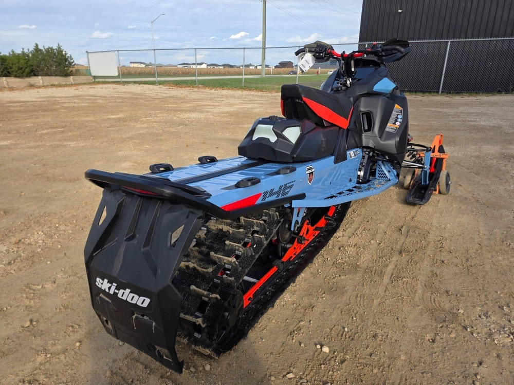 2026 Ski-doo Backcountry X-rs 146 (43") 850 E-tec Turbo R Storm 150 1.5" Shot W/ 10.25" Touchscreen