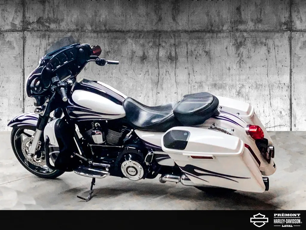Harley-Davidson CVO Street GlideFLHXSE 2016