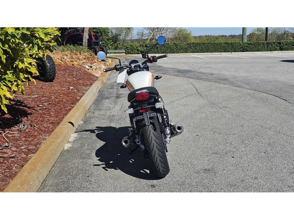 2026 Triumph Speed Twin 900 Pure White/maui Blue/tangerine Orange