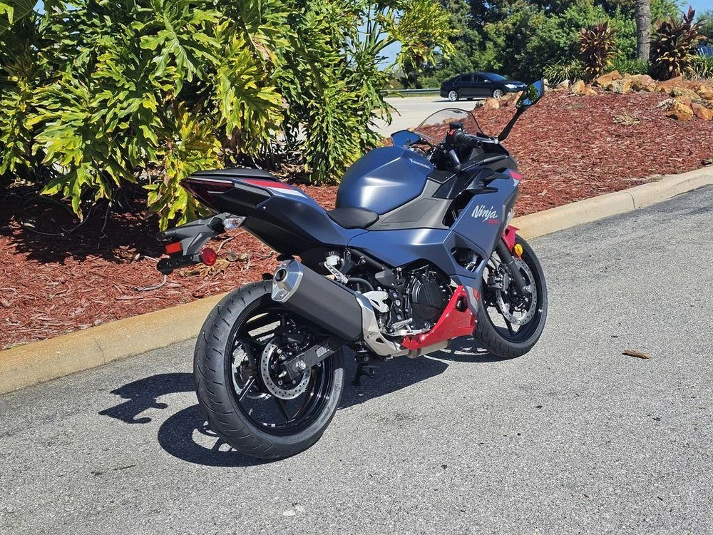 2026 Kawasaki Ninja® 500 Abs Metallic Matte Twilight Blue
