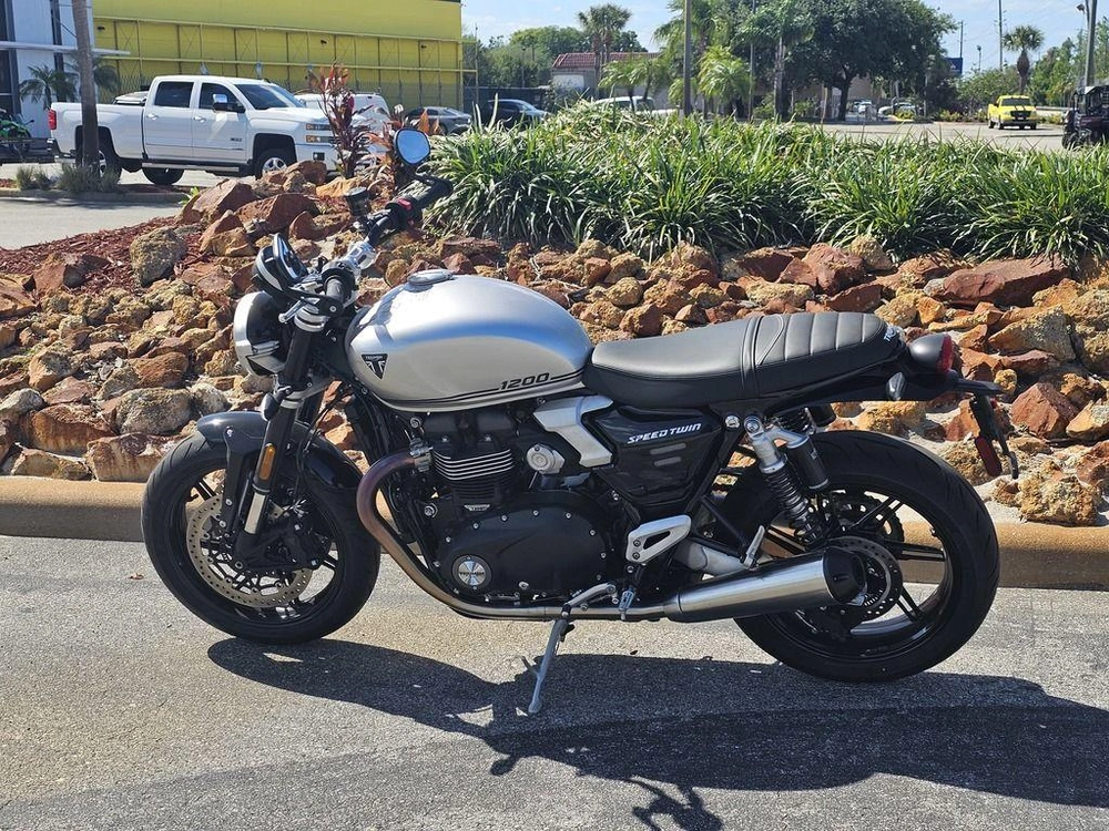 2025 Triumph Speed Twin 1200 Aluminum Silver