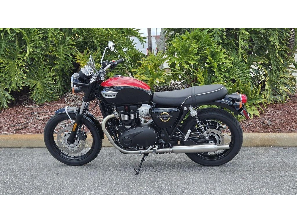 2026 Triumph Bonneville T100 Jet Black