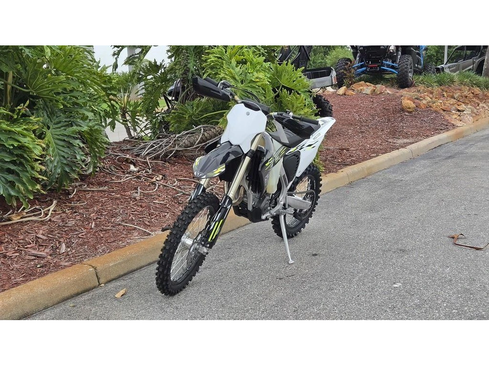 2026 Triumph Tf 450-c Jet Black/ Pure White