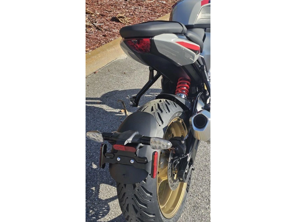 2026 Triumph Trident 800 Ash Grey