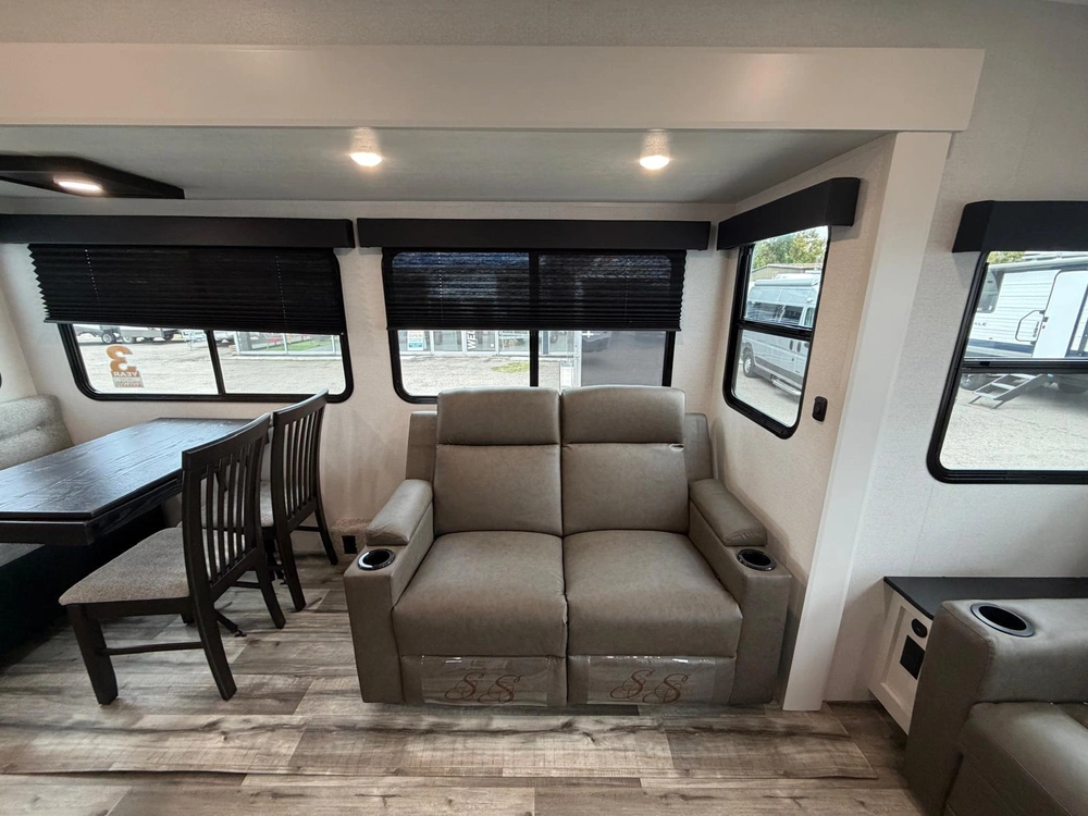 2027 Open Range Roamer Light Duty 29rlts alt