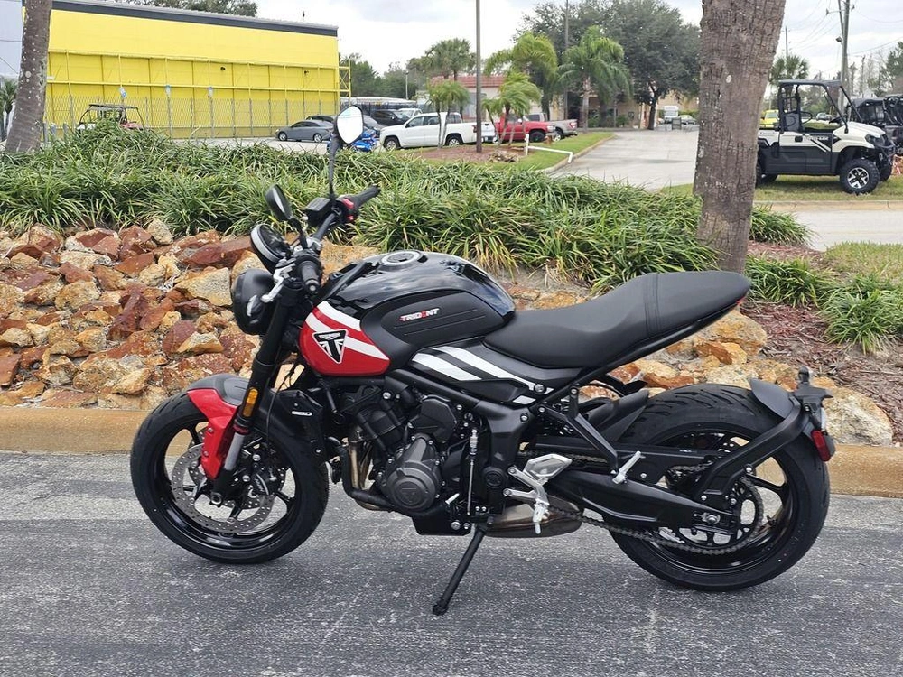 2025 Triumph Trident 660 Diablo Red/sapphire Black